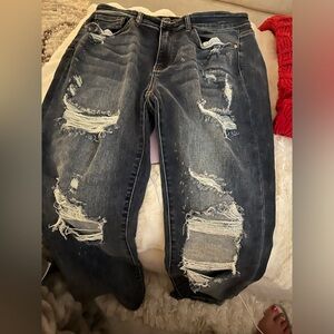 Judy Blue Somewhere On a Bleach Mid Rise Boyfriend Jeans in REG/CURVY